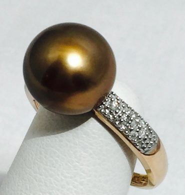 Tahitian Pearl, Gold and Diamond Ring R1034