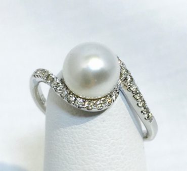 Gold, Diamond and Pearl Ring R1049