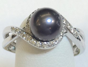 Diamond, Tahitian Pearl and Gold Ring R1100