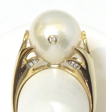 Diamond, Fresh Water Pearl and Gold Ring R1096