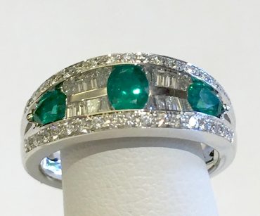 Diamond, Emerald and Gold Ring R1118